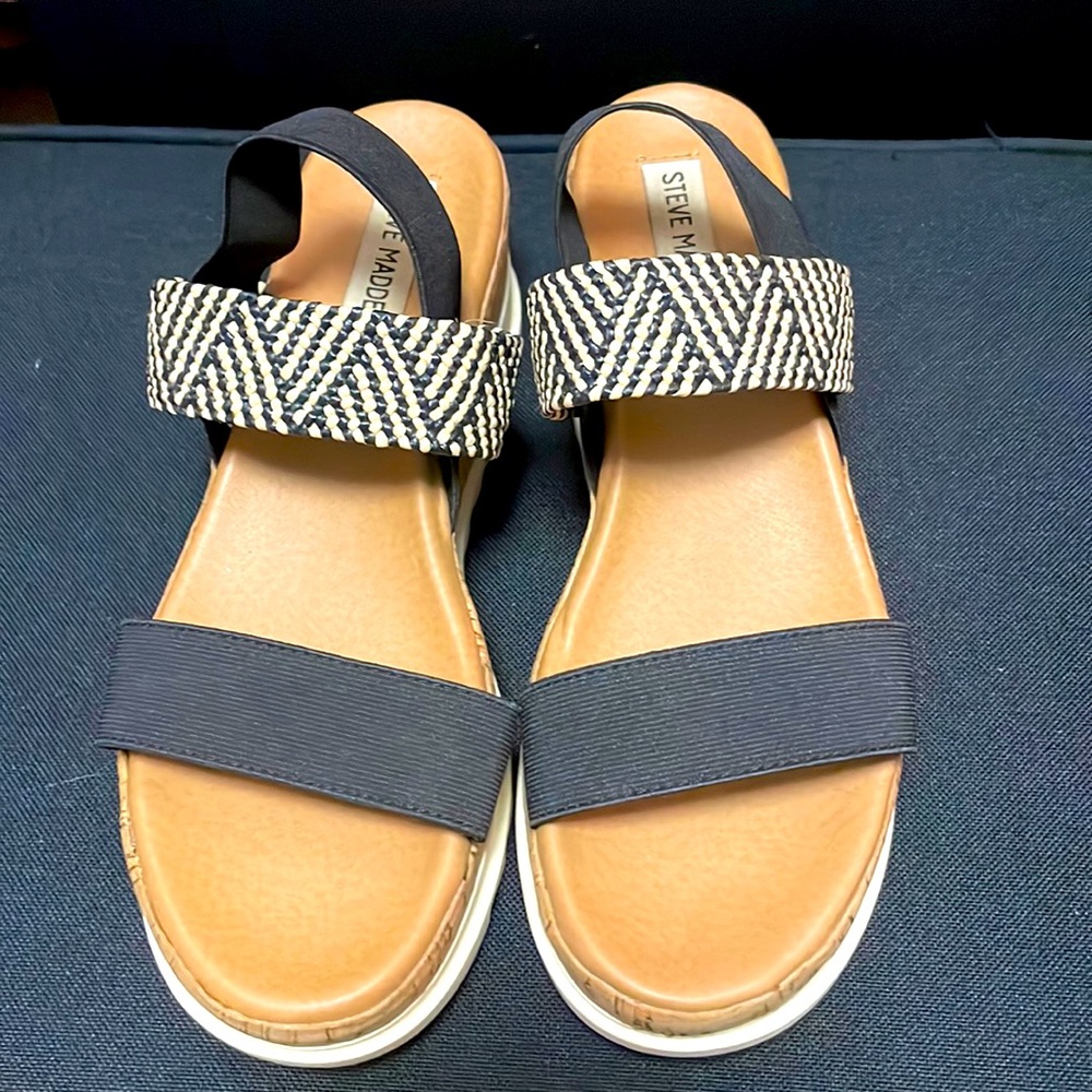 Steve Madden off white and black shoes with strap size 8